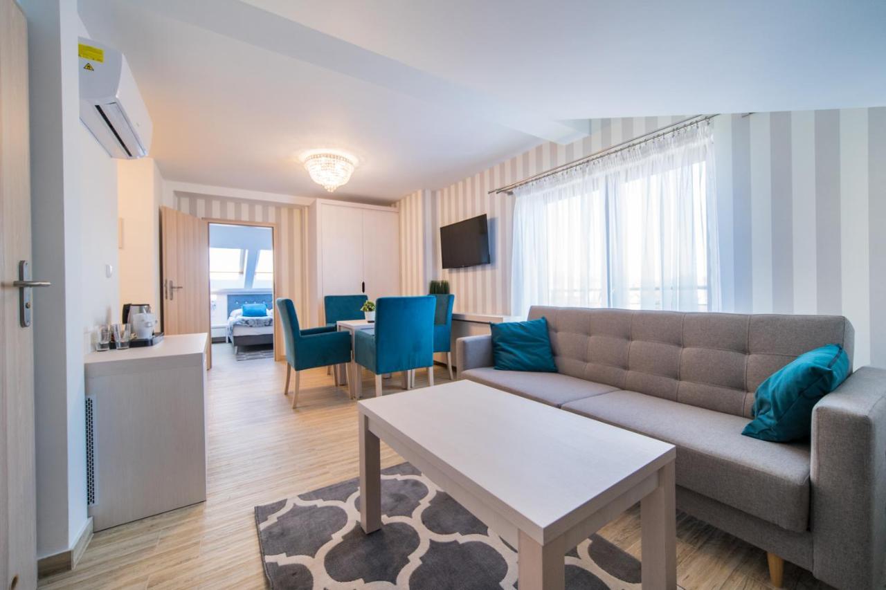 ミエンジボジェ Delfin Bed & Breakfast エクステリア 写真