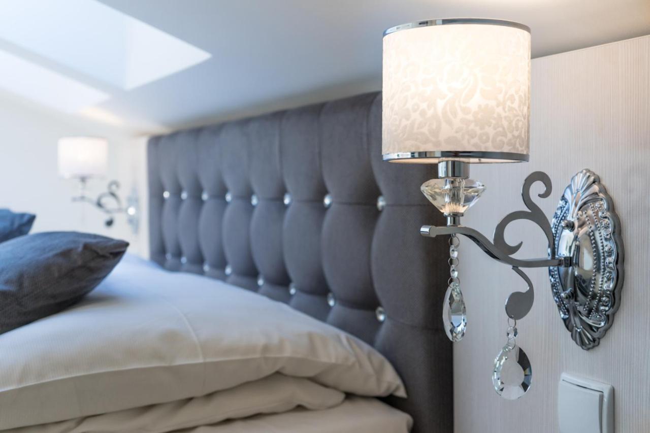 ミエンジボジェ Delfin Bed & Breakfast エクステリア 写真