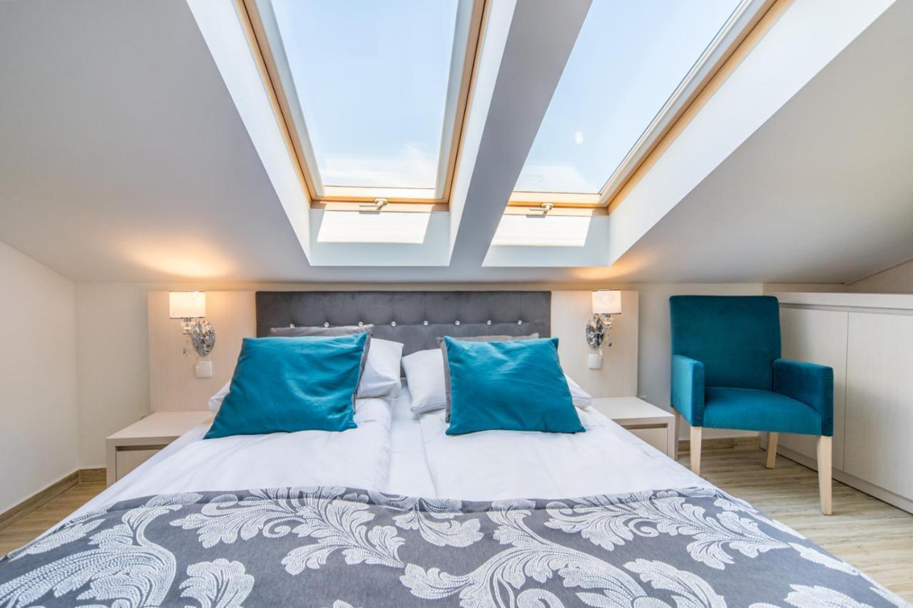 ミエンジボジェ Delfin Bed & Breakfast エクステリア 写真