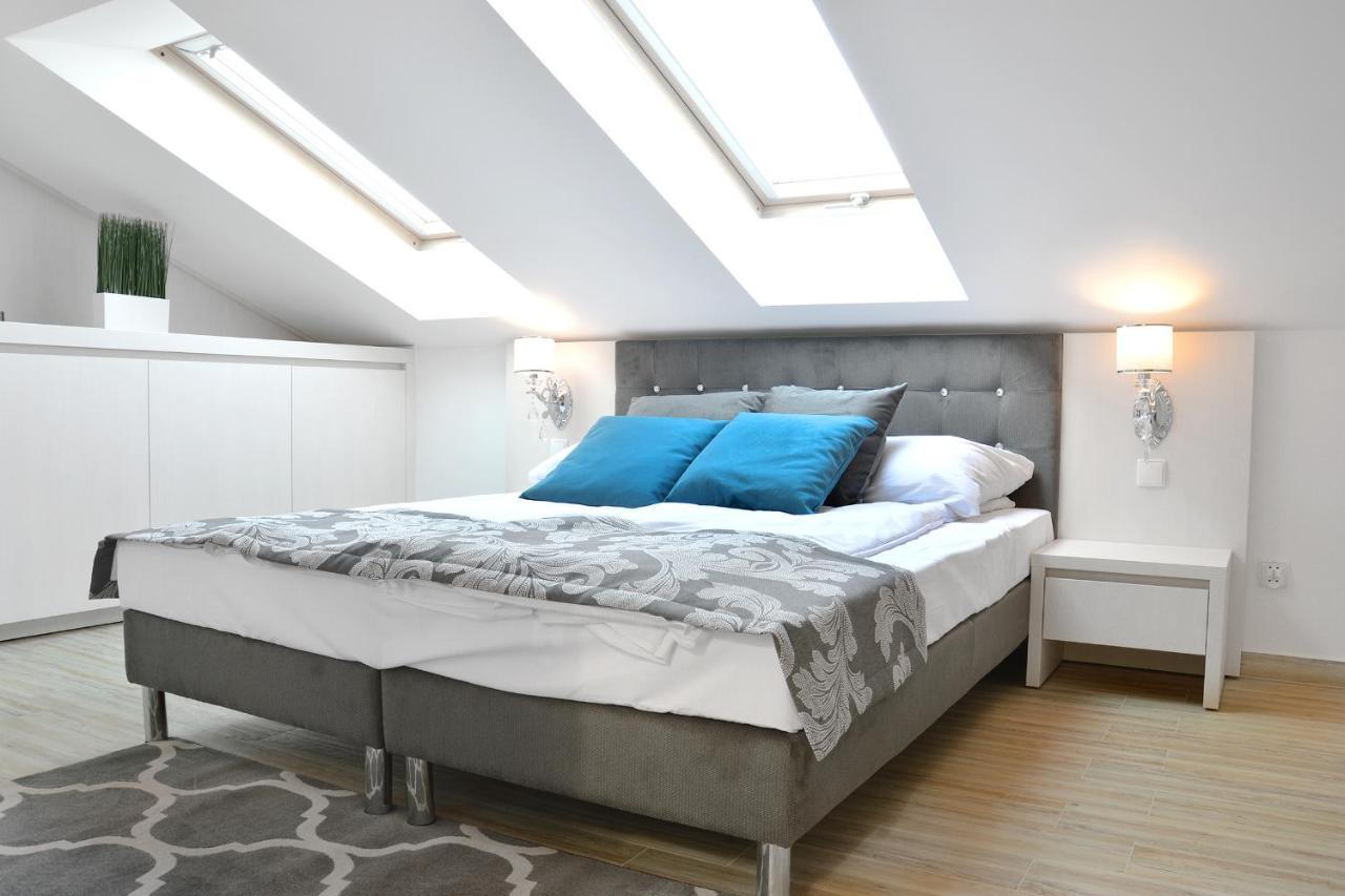 ミエンジボジェ Delfin Bed & Breakfast エクステリア 写真