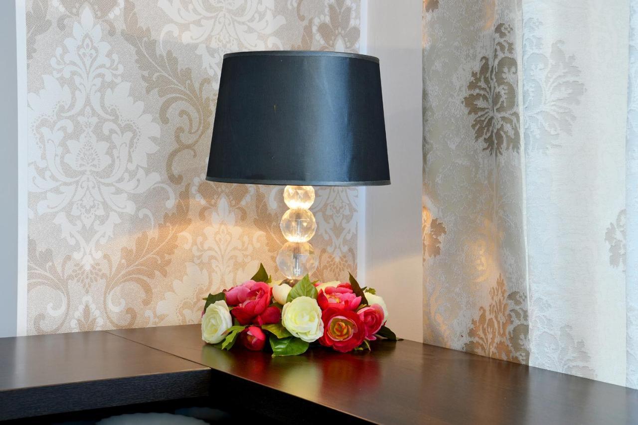 ミエンジボジェ Delfin Bed & Breakfast エクステリア 写真