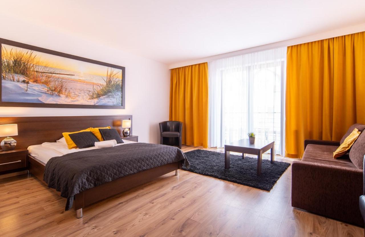 ミエンジボジェ Delfin Bed & Breakfast エクステリア 写真