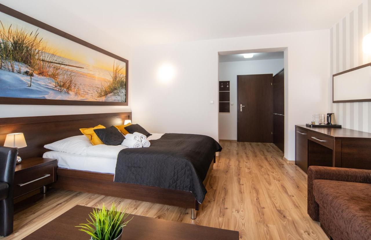 ミエンジボジェ Delfin Bed & Breakfast エクステリア 写真