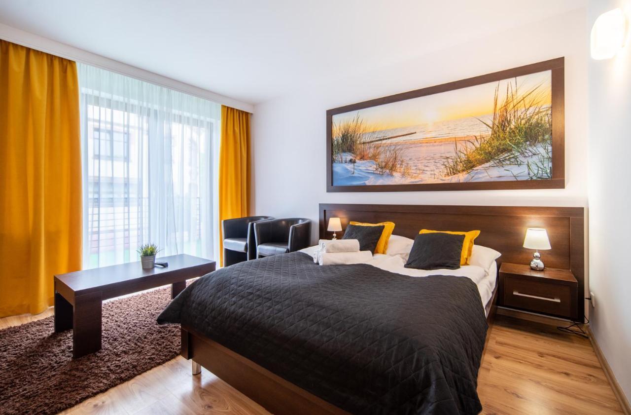 ミエンジボジェ Delfin Bed & Breakfast エクステリア 写真